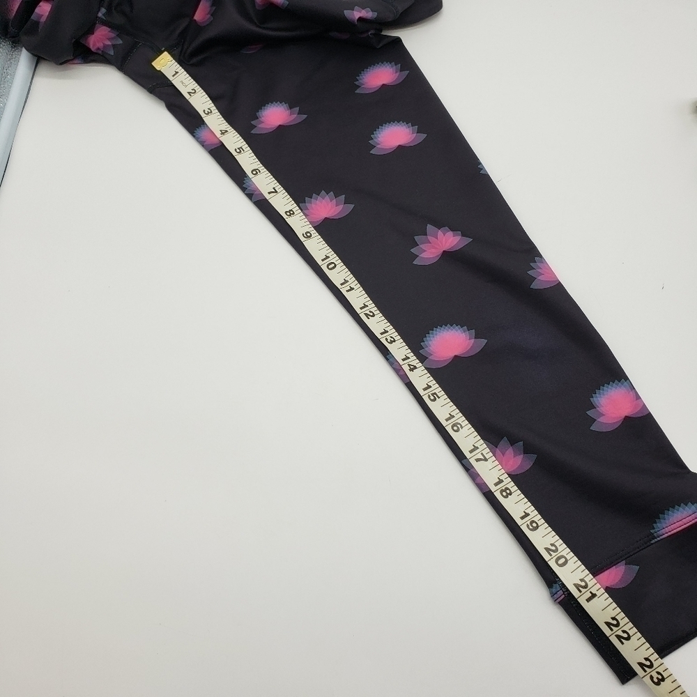 FP Movement Free People women US Small black leggings pink lotus flowers poly - Picture 8 of 11